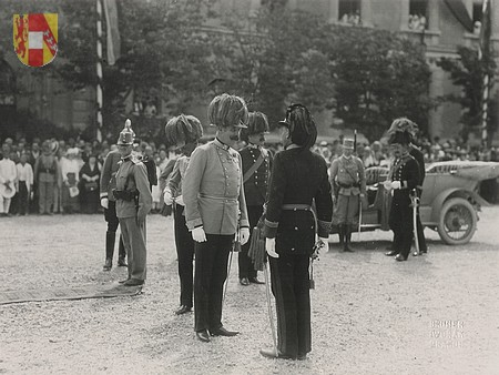 Arcivévoda s velitelem sboru vojenských vysloužilců.